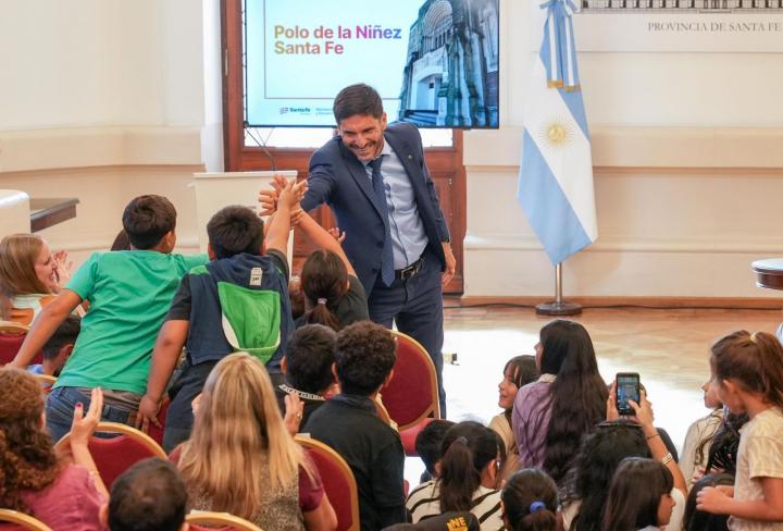 Pullaro firmó el boleto de compraventa del inmueble donde funciona Casa Cuna.