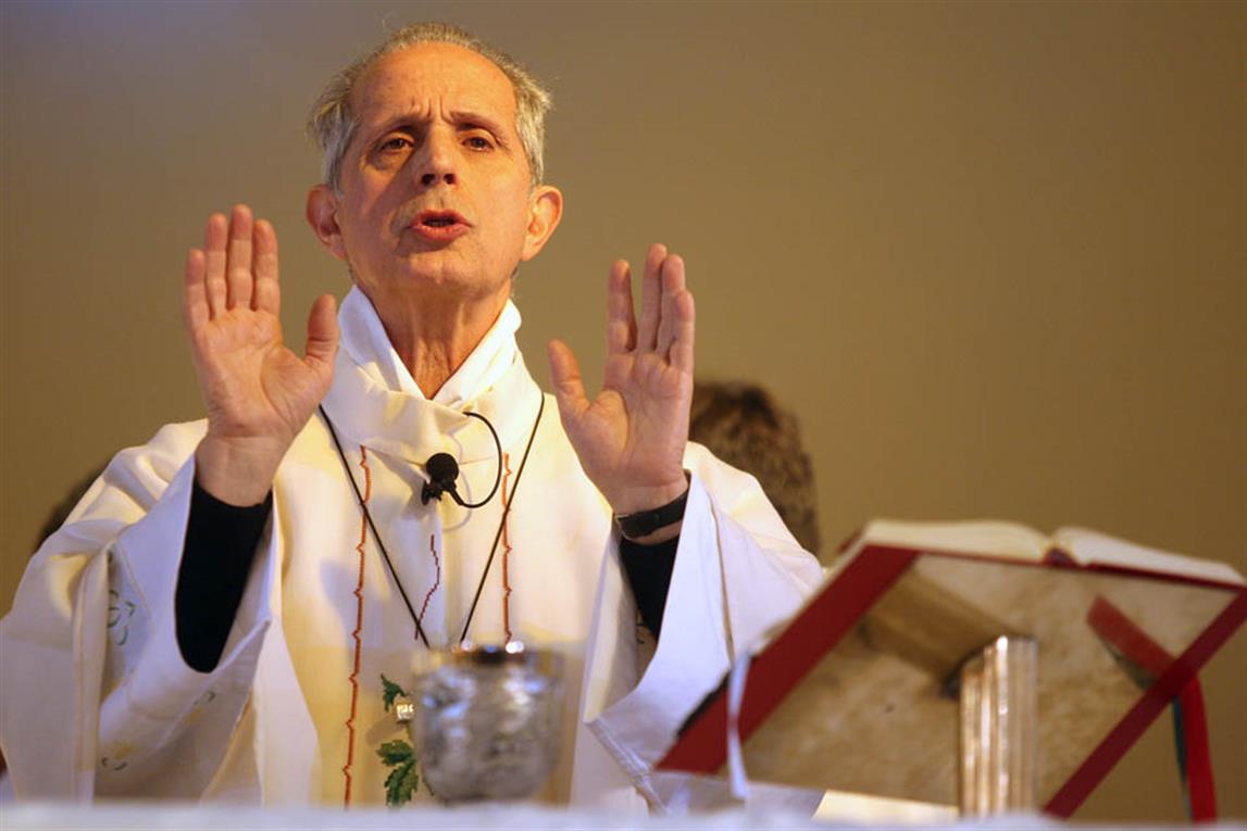 Poli pidió “no ser indiferentes” con los pobres 