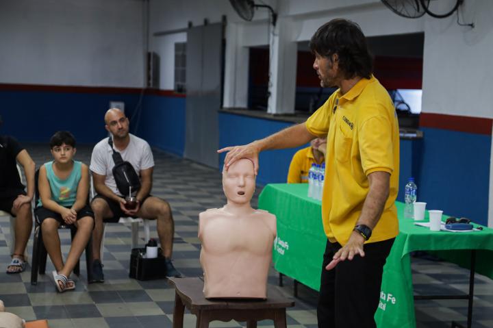 Capacitan a vecinos en RCP y Primeros Auxilios