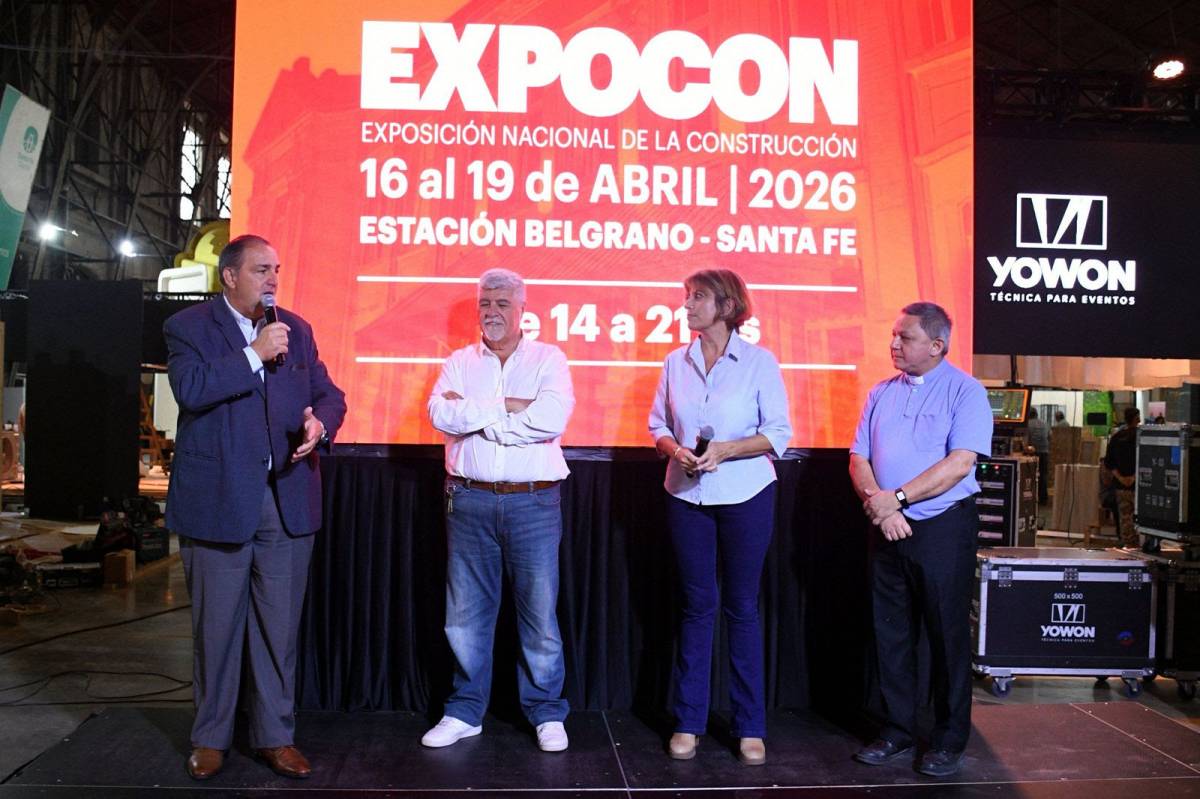 El intendente de Santa Fe habla durante el lanzamiento de la Expocon 2026. 