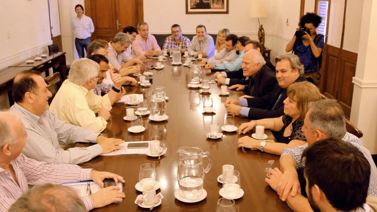 El gobernador con la Intersindical del Servicio Público