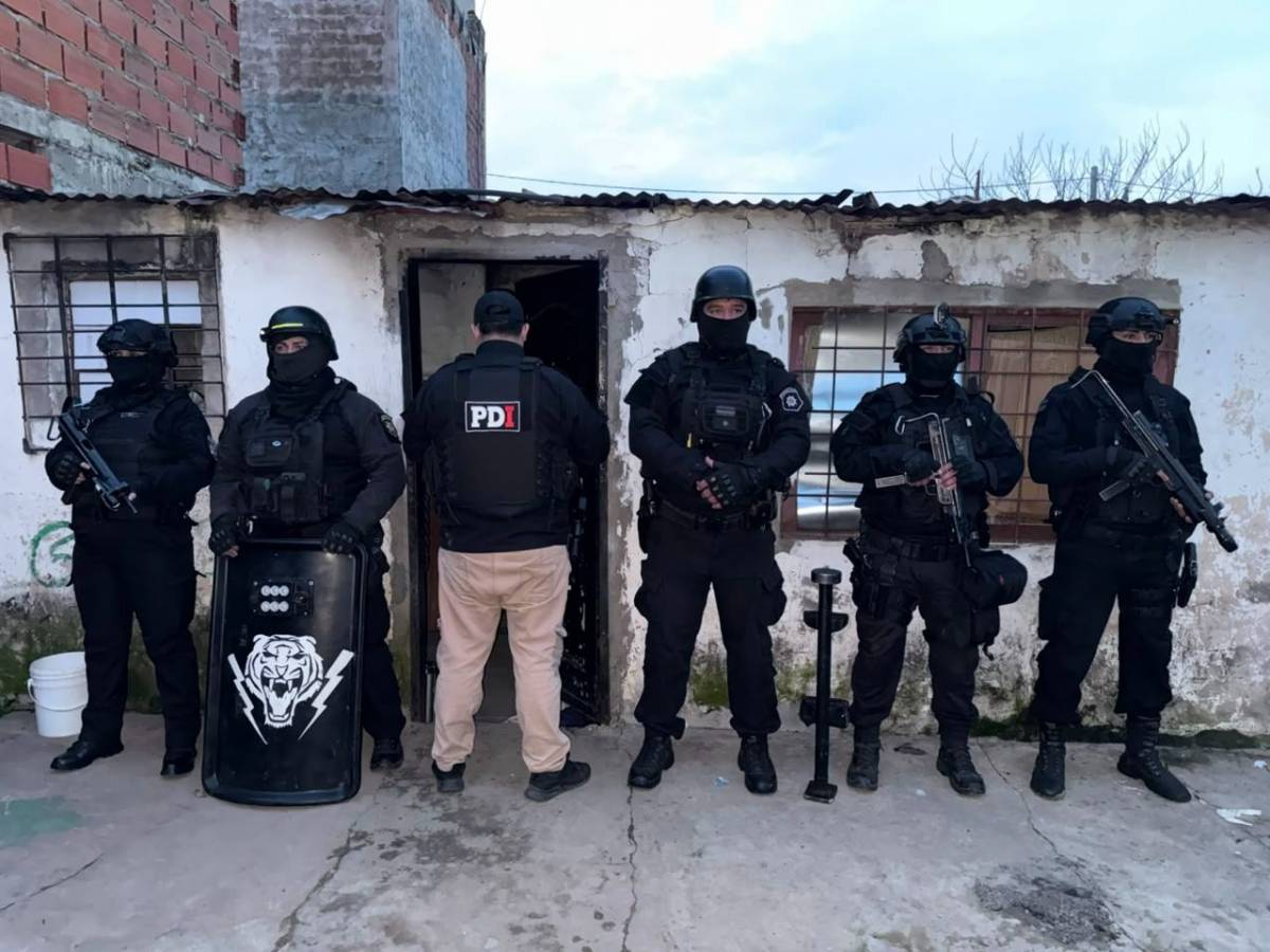 Megaoperativo en Rosario: 18 allanamientos contra una banda narco 