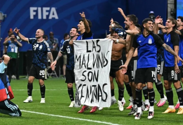 La FIFA multa a la AFA con 250.000 euros por la bandera de Malvinas