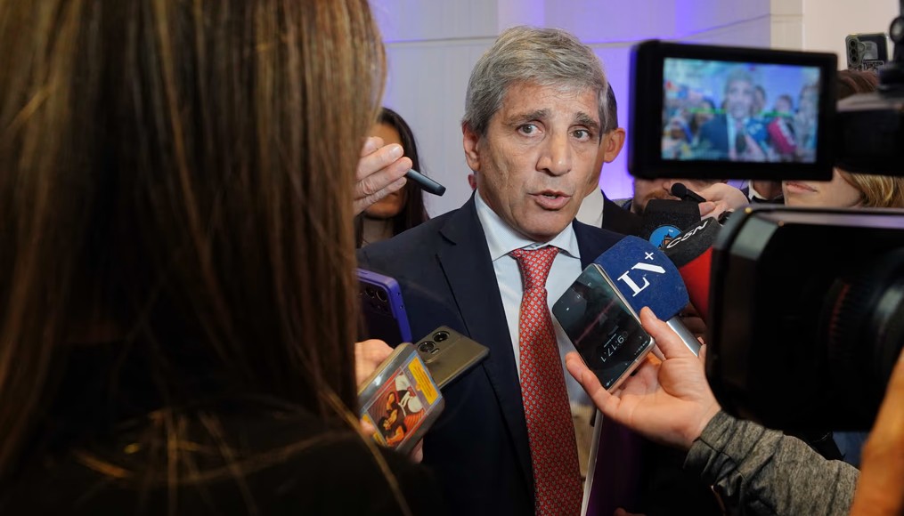 Luis Caputo: 