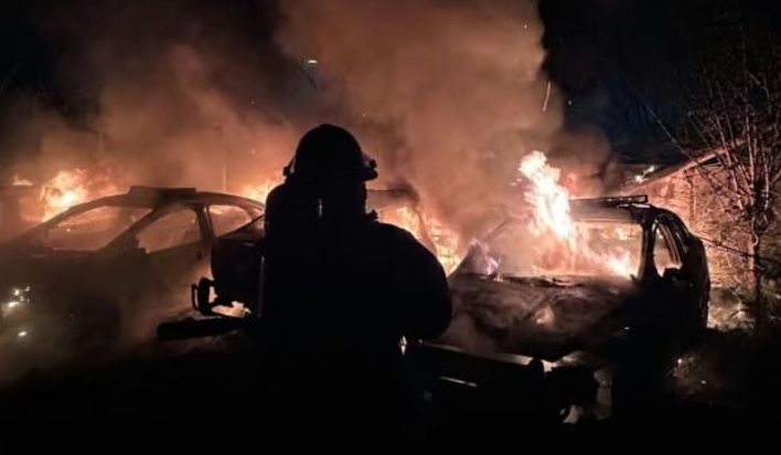 Un incendio arrasó con patrulleros de la policía de Rosario