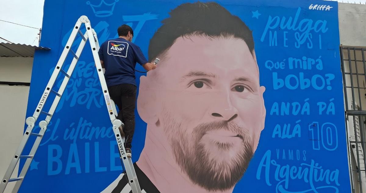 El barrio de Messi se llenó de murales: 