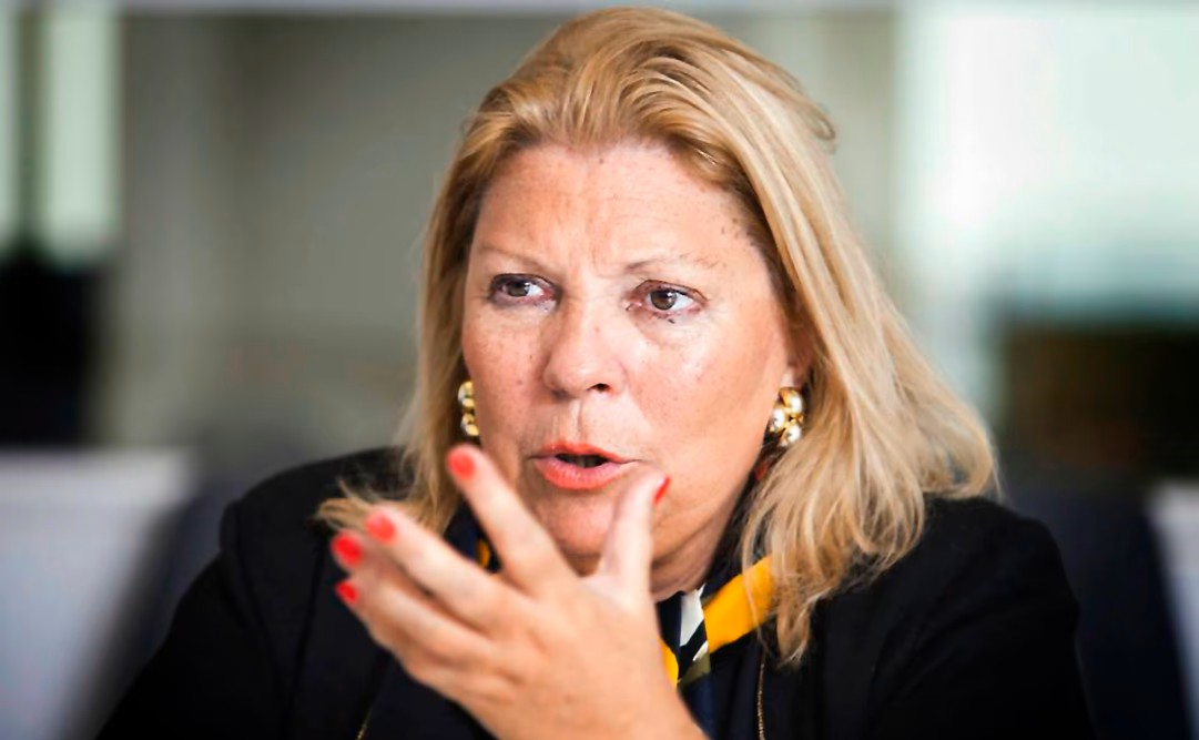 Carrió denunció penalmente a Javier Milei