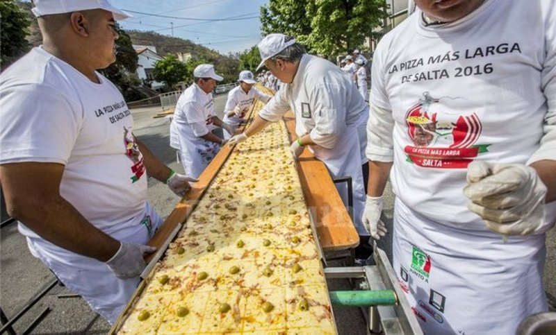 Amasaron la pizza más larga de la Argentina