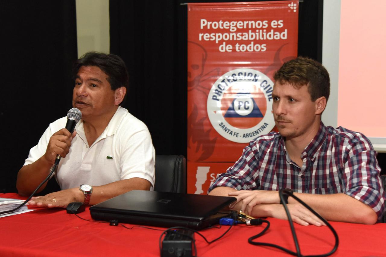 Escajadillo (izq.) y Lamberto (der.) al dar inicio a la capacitación