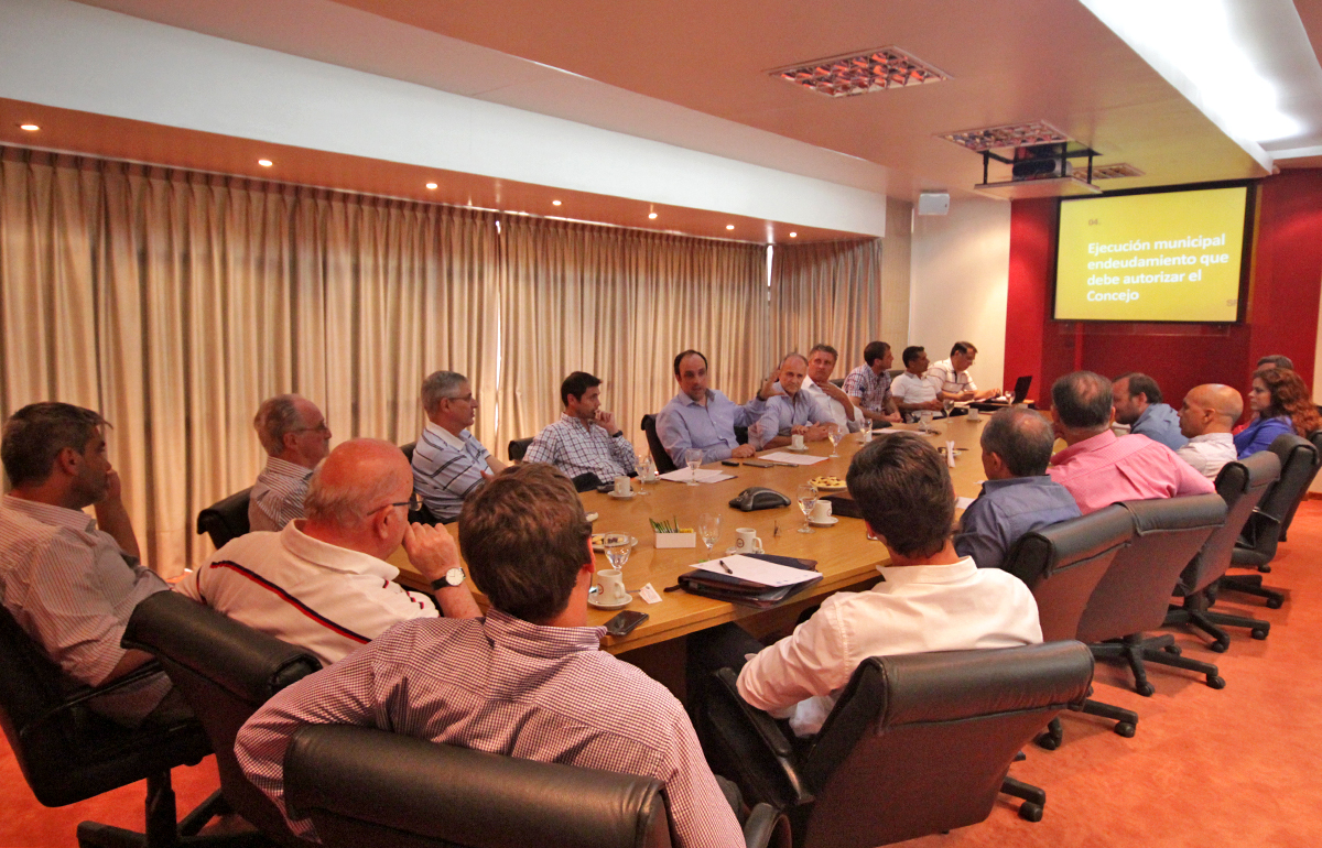 Corral anunció una inversión de 5 mil millones para Santa Fe