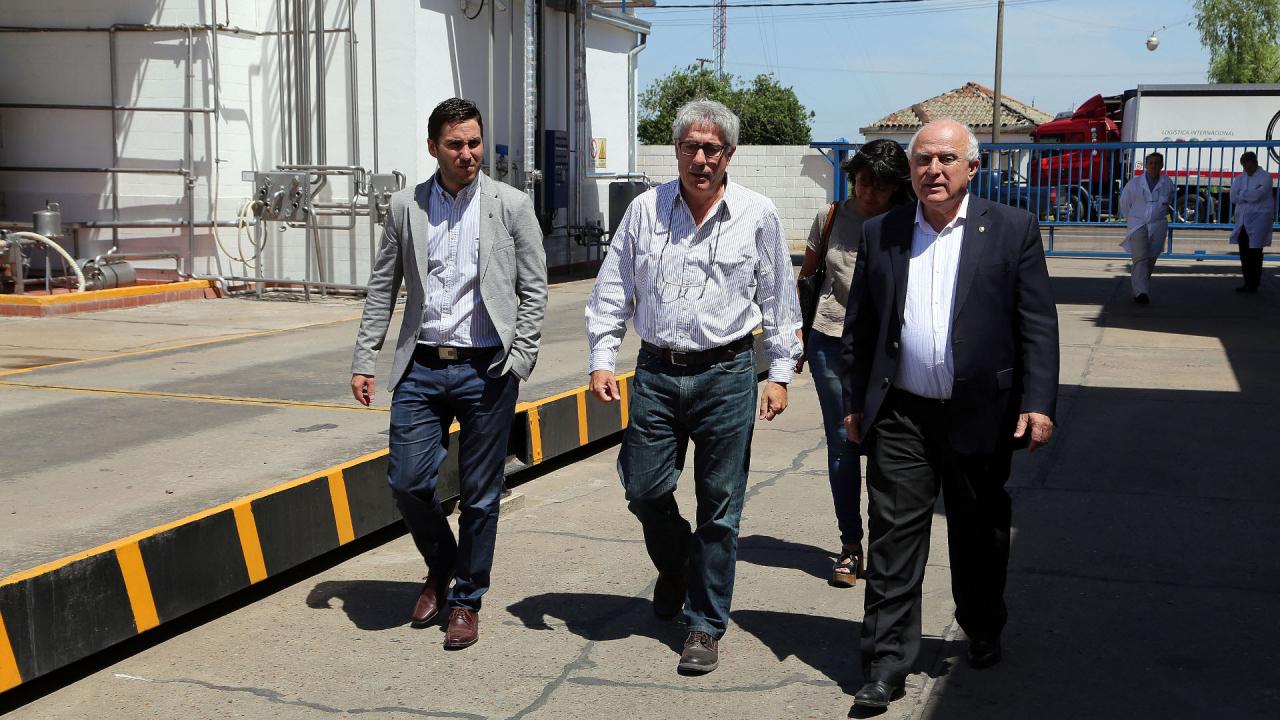 El gobernador visitó la planta de San Ignacio en Sauce Viejo
