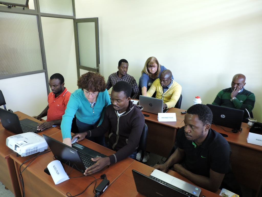 Argentina contribuye a formar ingenieros en Angola