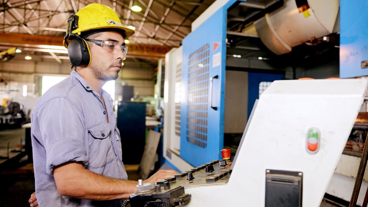 La industria se desplomó un 4,6 % durante el 2016