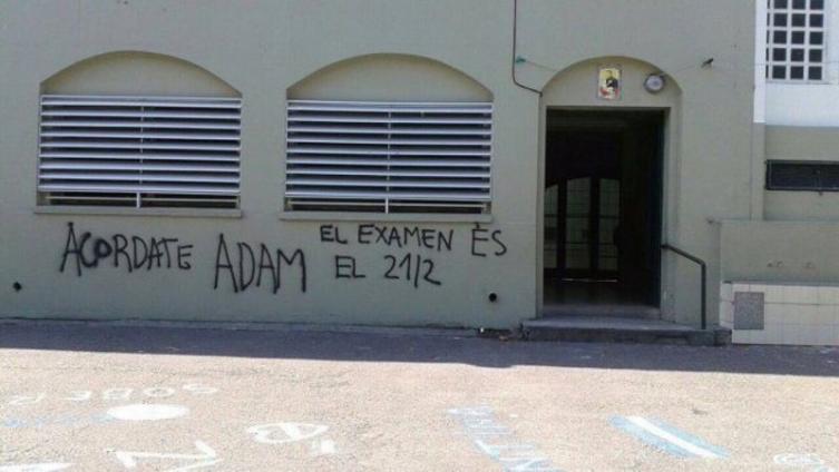  La amenazan de muerte para que apruebe a sus alumnos