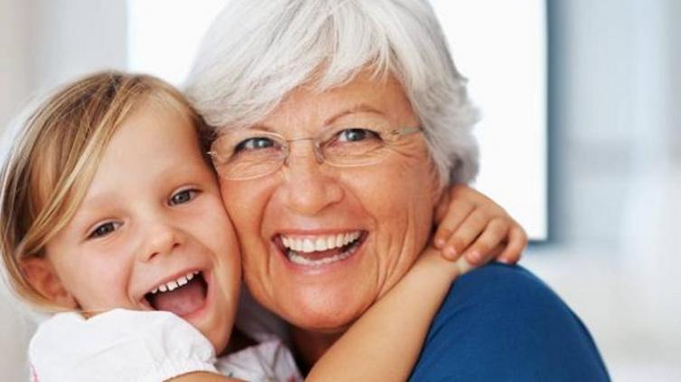 Suecia dará un sueldo a las abuelas que cuiden sus nietos