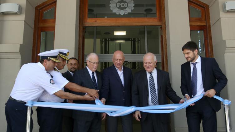 El gobernador inauguró el nuevo edificio de la PDI