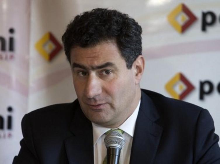 Sacan al titular del Pami por negarse a aplicar un “ajuste” 