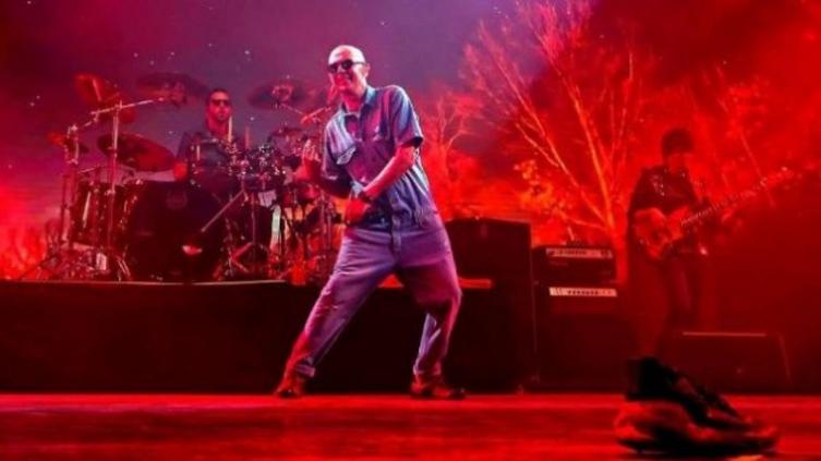 Un arzobispo acusó de “mesiánico”  al Indio Solari