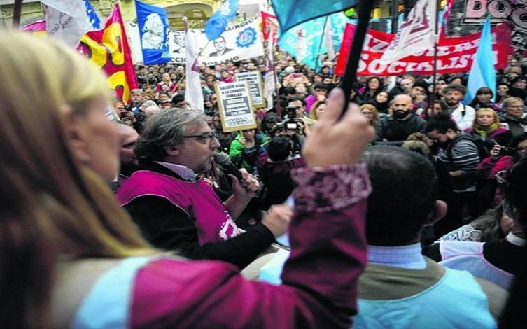 Los maestros paran en todo el país