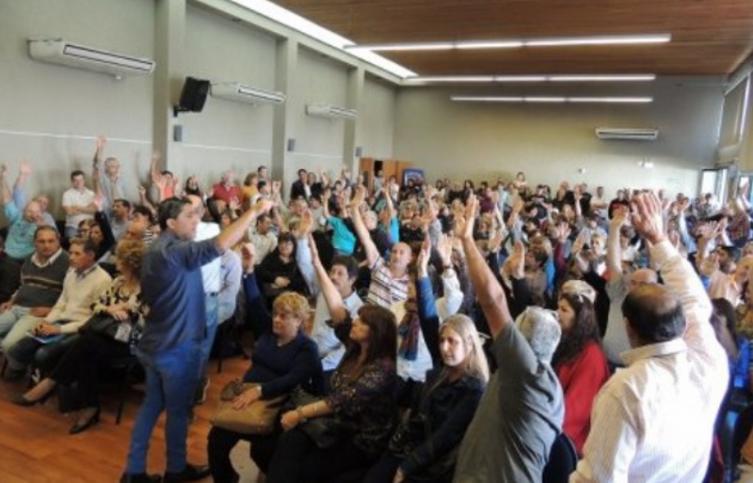 Maestros de Córdoba aceptaron aumento del 24,5 %