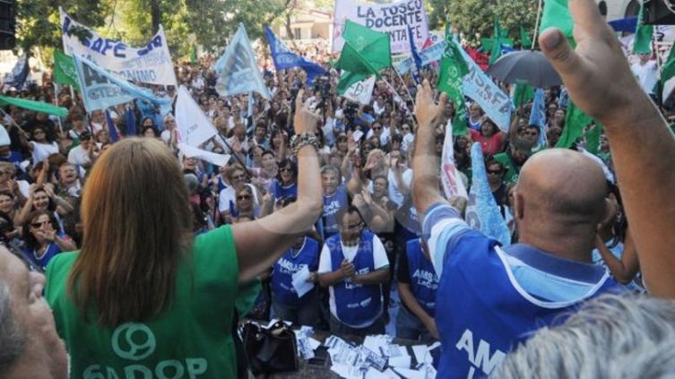 Docentes santafesinos aceptaron la oferta salarial