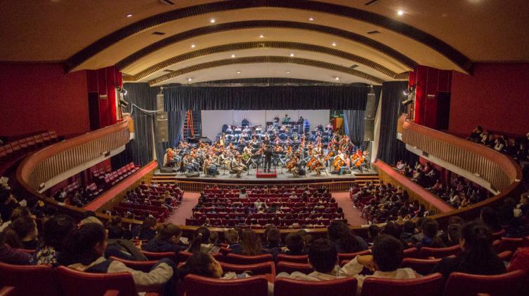 Miles de alumnos disfrutaron de la Orquesta Sinfónica
