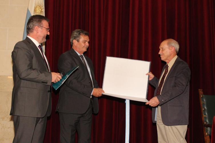 García Canclini recibió el Honoris Causa de UNL