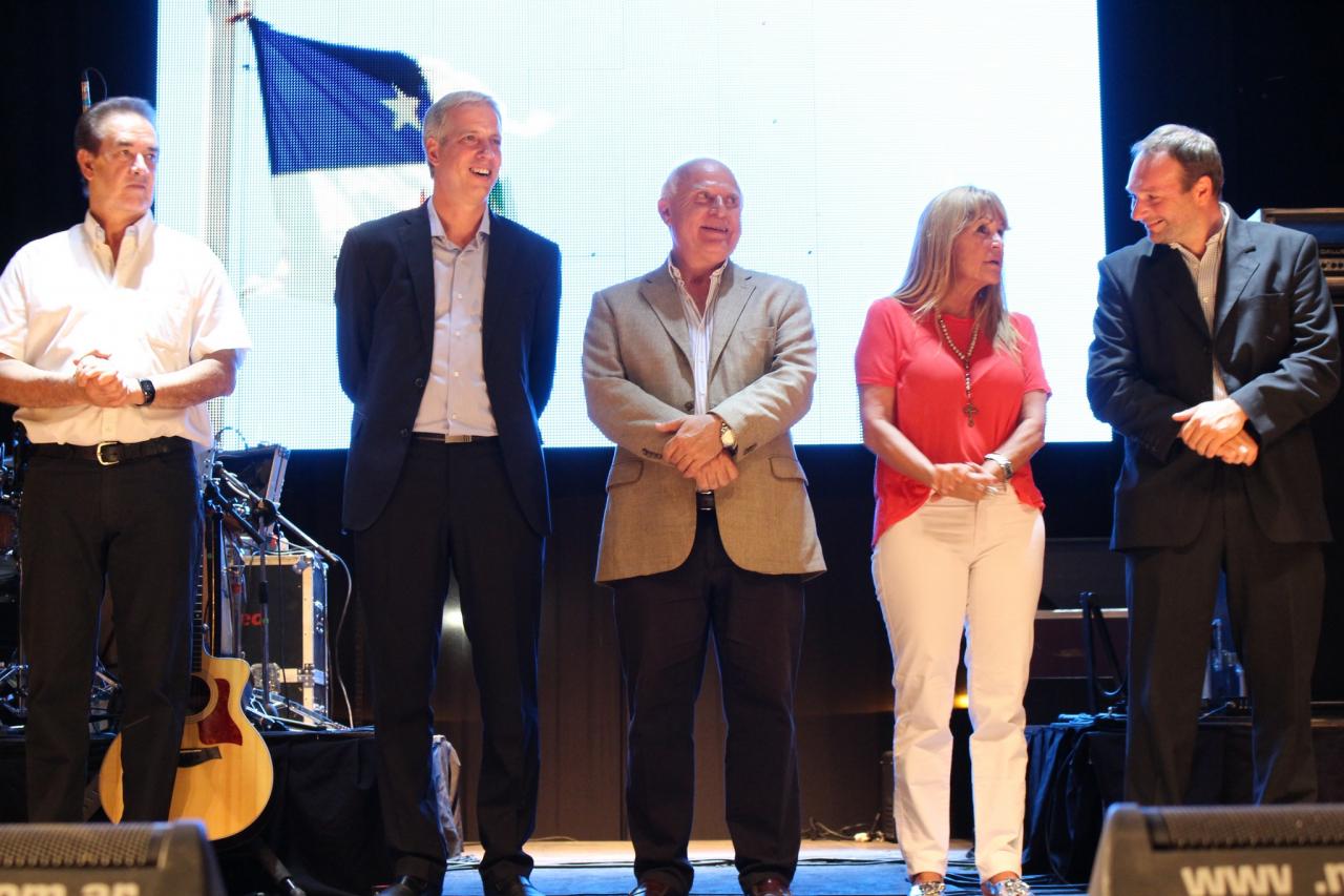 El gobernador en la conmemoración de los 137 años de la fundación de Avellaneda