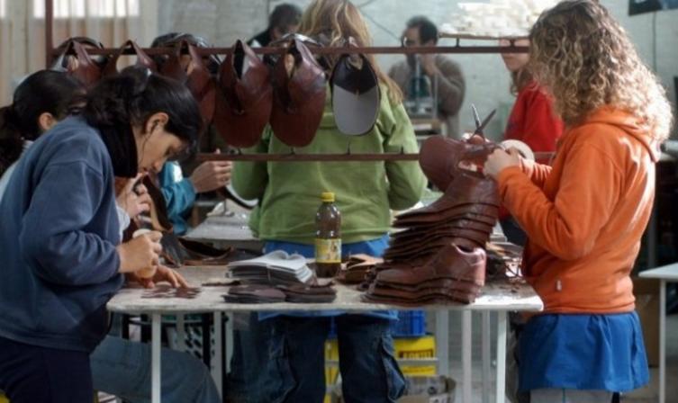 Suspenderán a 2000 empleados de una fábrica de calzados 