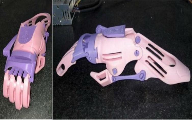 Estudiantes construyeron una mano ortopédica 