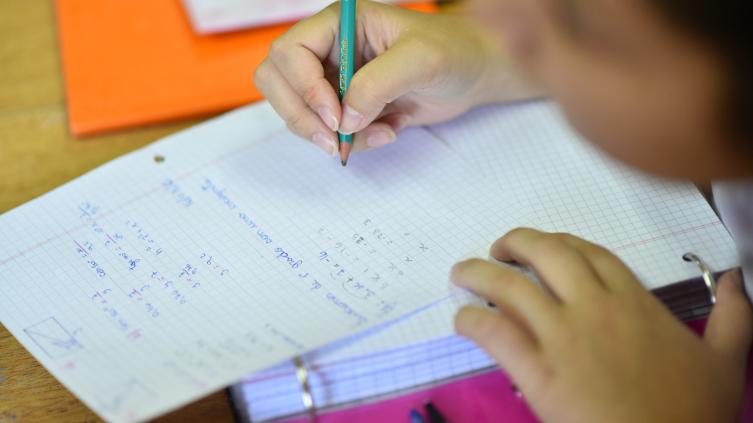 Comenzó el pago de becas a 70 mil estudiantes