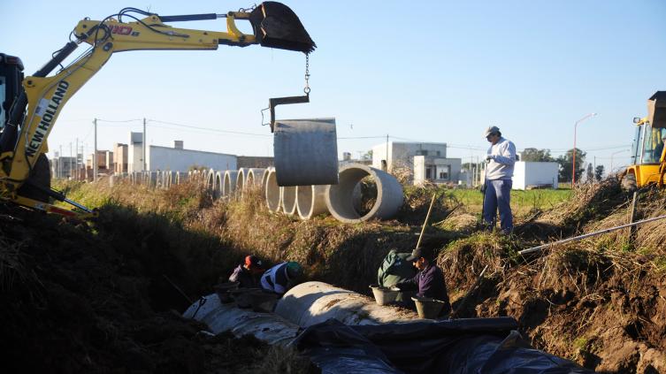 $ 75 millones en obras hídricas para Franck y Esperanza