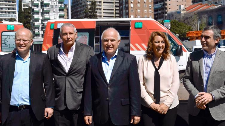 Lifschitz entregó 23 nuevas ambulancias al Sies