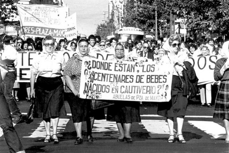 Abuelas cumplen 40 años de búsqueda de sus nietos