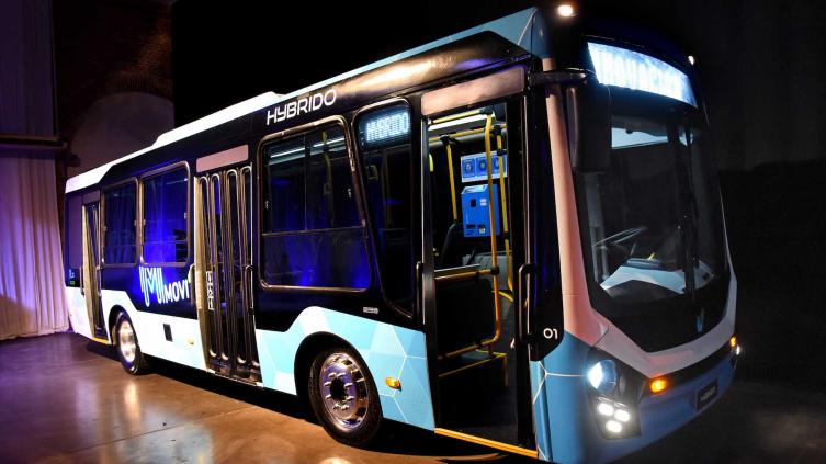 Presentaron el primer colectivo híbrido de Latinoamérica 