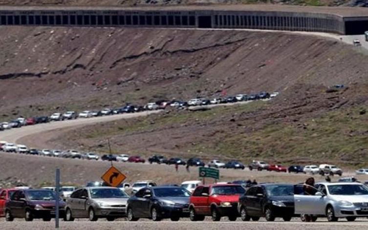 Masivo éxodo a Chile: 40 mil argentinos cruzan la frontera