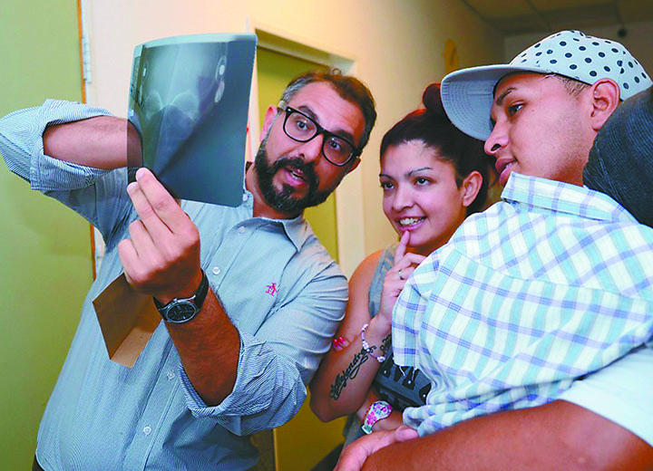 Novedoso implante coclear a un niño de 3 años