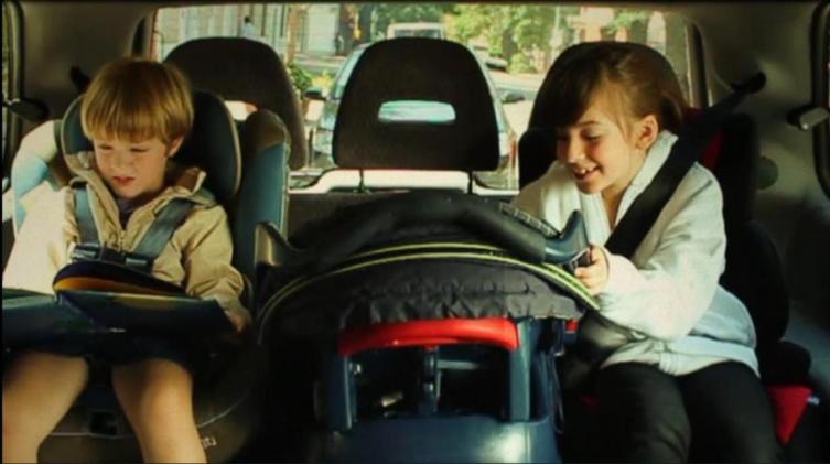 Los menores de 10 años deben viajar en auto en butacas 