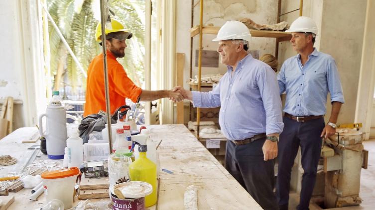 Lifschitz recorrió las obras de la Casa de la Cultura de Santa Fe