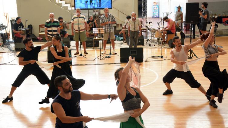 La noche de Santa Fe en el Festival Folclórico de Cosquín