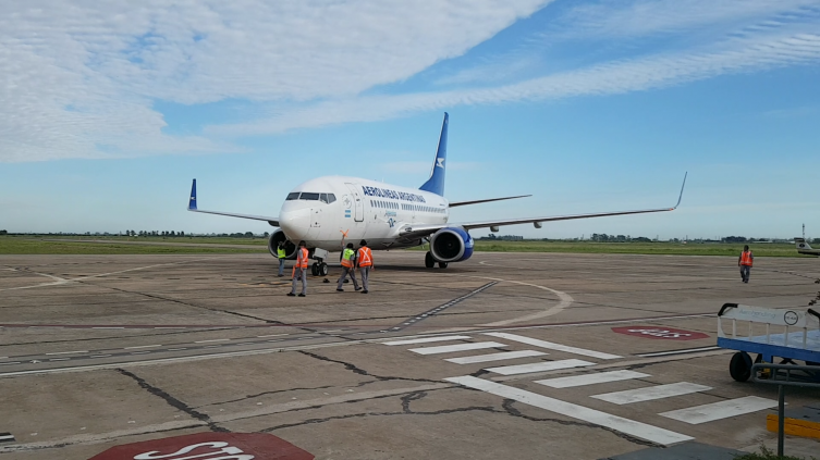 El aeropuerto de Sauce Viejo recibió su primer vuelo