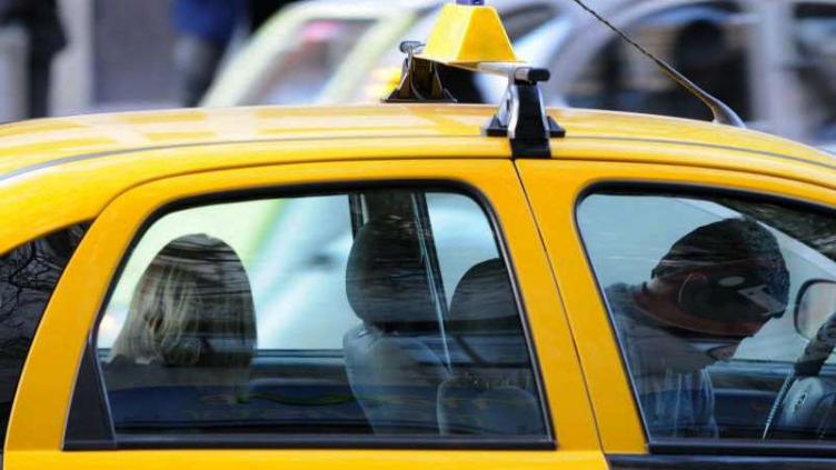 Llega el pago con tarjetas a los taxis de Santa Fe