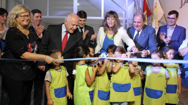 El gobernador inauguró un nuevo edificio escolar
