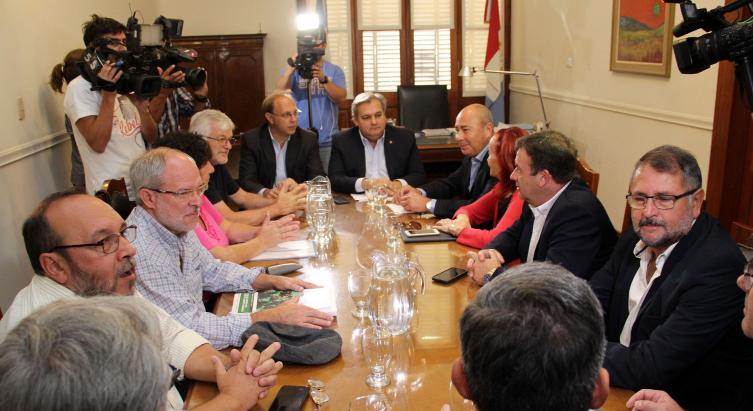 Santa Fe ofreció un 18 % de aumento a estatales y docentes