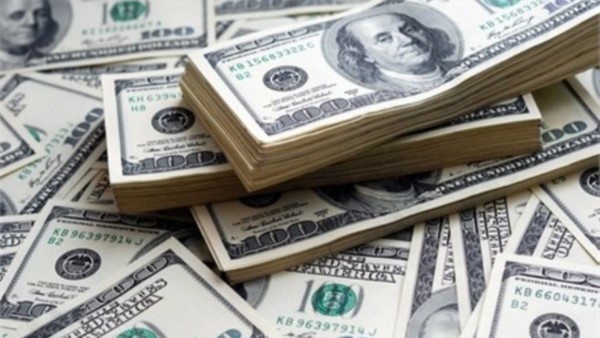 El dólar, imparable: cerró a 23,30 pesos