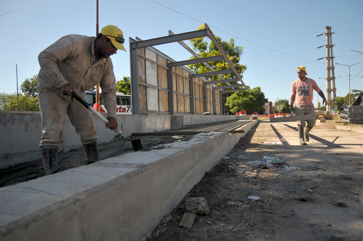 Metrofé: comenzó la construcción de las 30 paradas para el transporte público