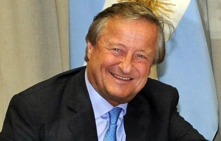 Empresario pidió dolarizar la economía argentina