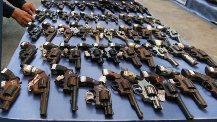 Pagan hasta $ 3 mil a quienes entreguen armas de fuego