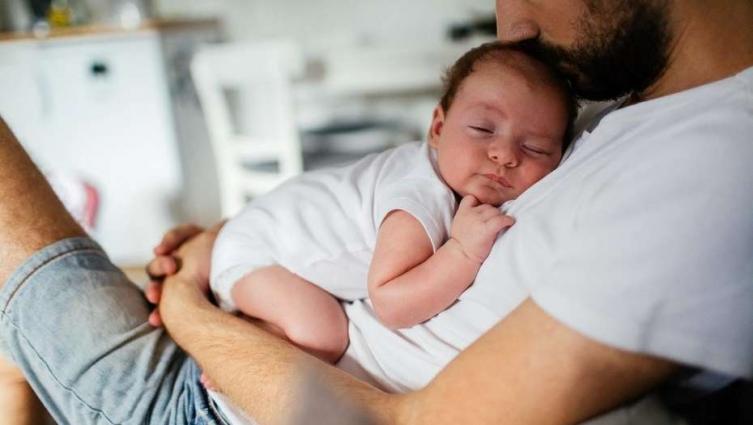 Los varones del Estado tendrán 45 días de licencia por paternidad