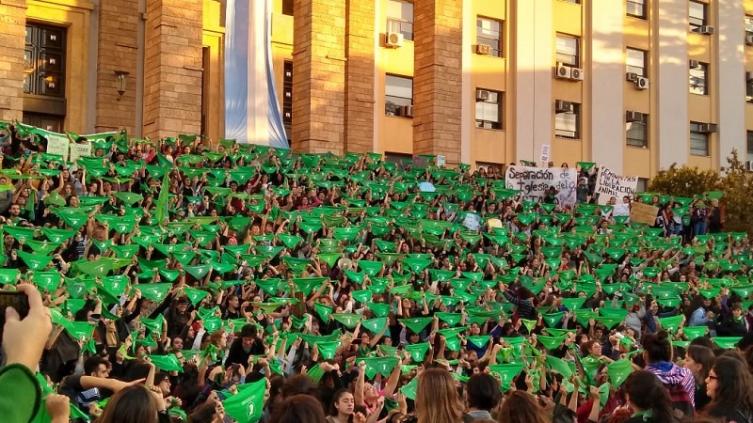 Garantizan un médico por hospital para abortos en Mendoza